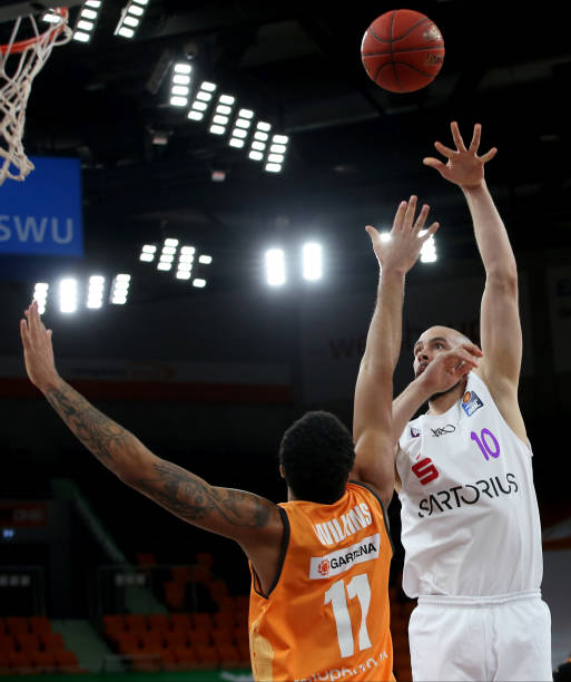 他在公众和 他在公众和